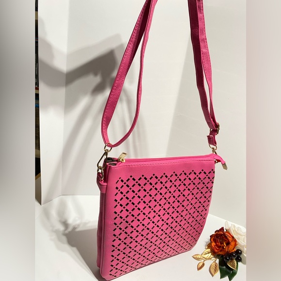Handbags - Metallic-Sheen Magenta Crossbody Bag -NWOT ♦️